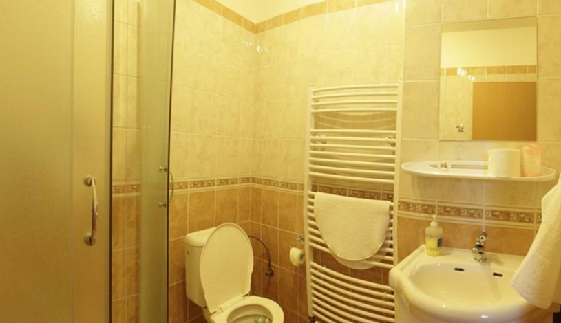 Penzion Retro Kutná Hora - Třílůžkový pokoj + obsazená přistýlka